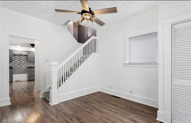 Building Photo - 230 W 39th St