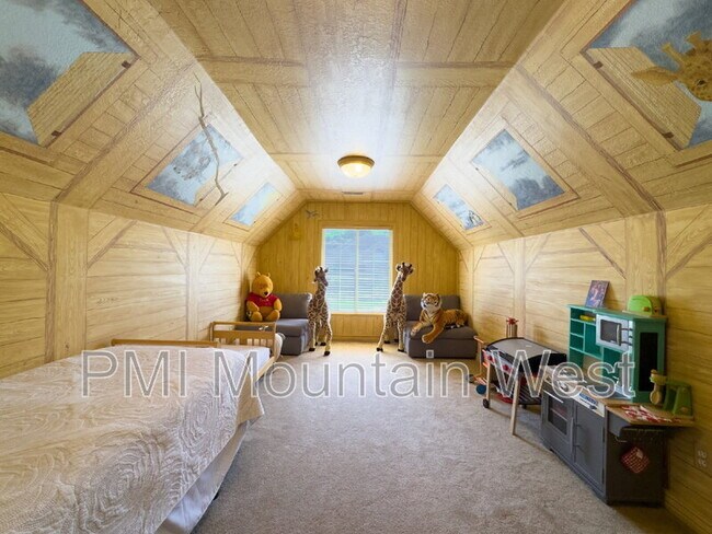 Building Photo - 49 E Fairway Dr