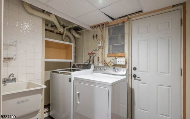 Building Photo - 83 Chestnut St