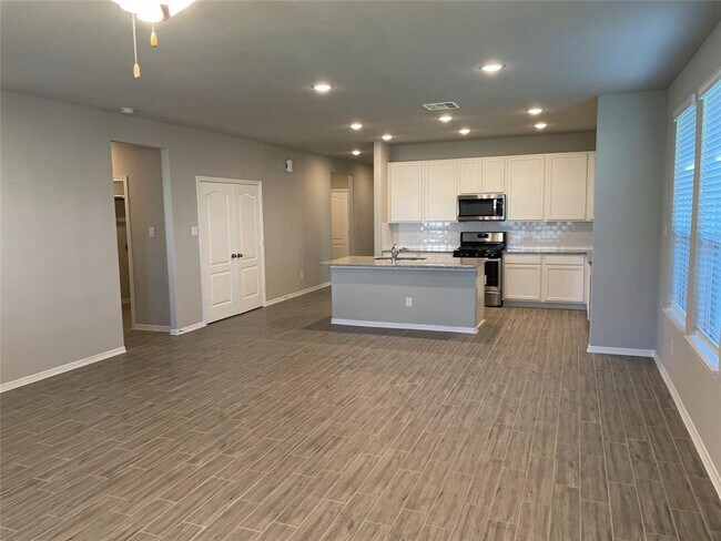 Building Photo - 24810 Sierra Laurel Ln