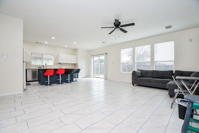 Building Photo - 9641 Weldridge Dr