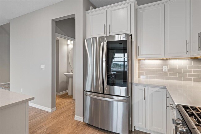 Building Photo - 10437 SW Captiva Dr