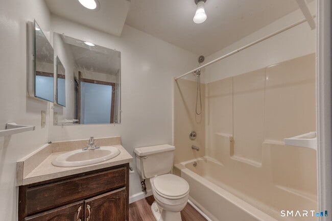 Building Photo - 5 Cutler Ln