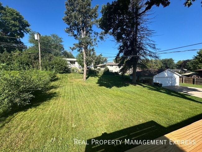 Building Photo - 3 Bedroom Home 1.5 Bath for Rent