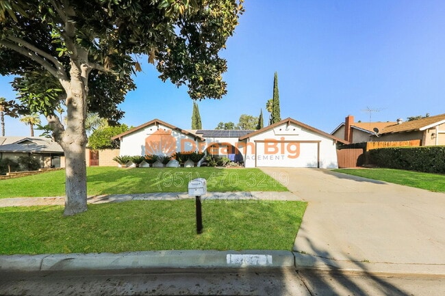 Building Photo - 2877 Sandberg St