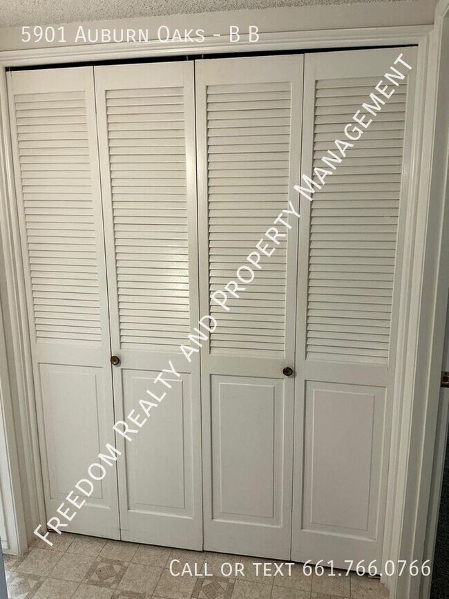 Building Photo - 5901 Auburn Oaks Dr