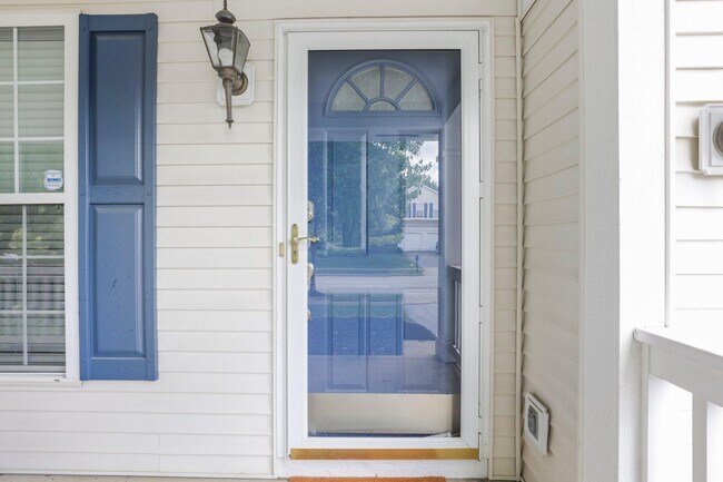 Building Photo - 5998 Blaverly Dr