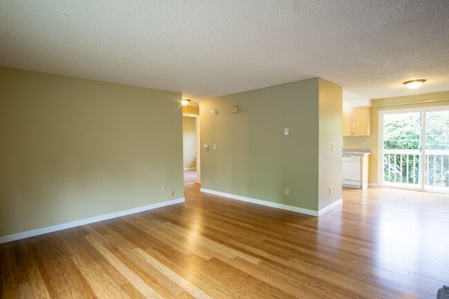 Building Photo - 3717 SE 35th Pl