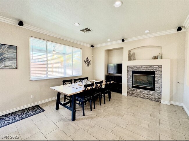 Building Photo - 8842 Sierra Linda Dr