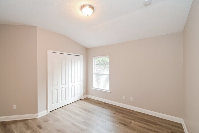 Building Photo - 672 Mandy Oaks Dr