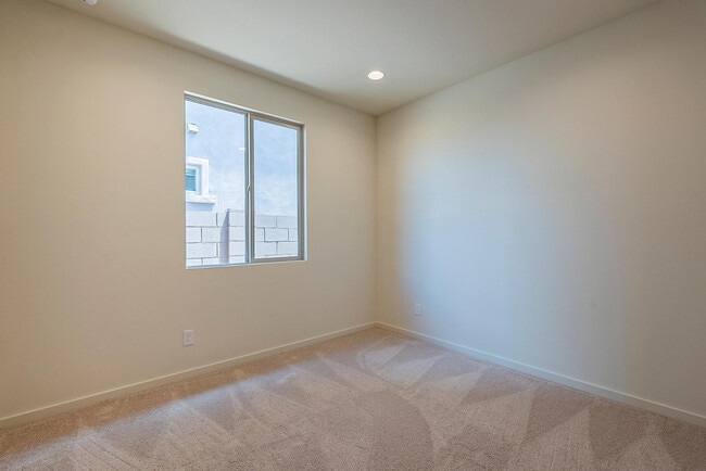 Building Photo - 5944 E Melinda Ln