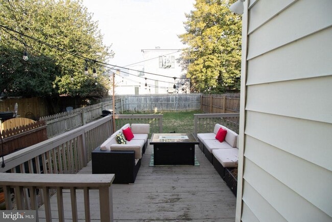 Building Photo - 2215 N Harrison St