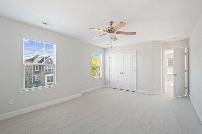 Building Photo - Welcome Home: Spacious 3-Bedroom Retreat i...