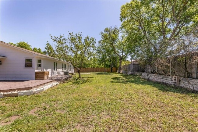 Building Photo - 211 Tate Ln