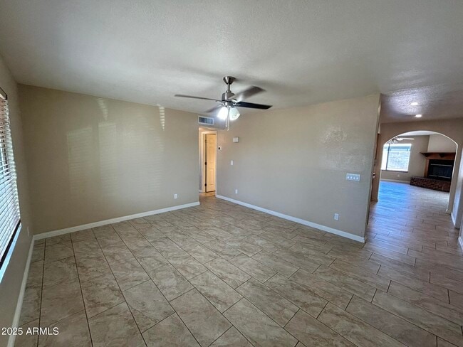 Building Photo - 523 N Los Feliz Dr