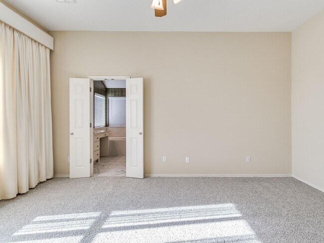 Building Photo - Beautiful Home With Lake View - 3 Bed + 2 Bath