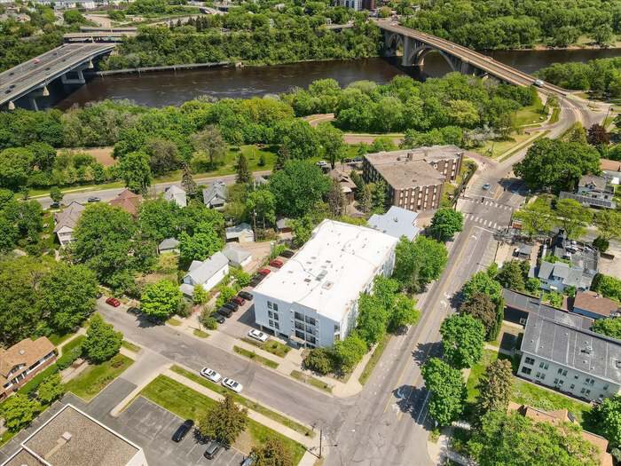 Building Photo - 925 30th Ave S