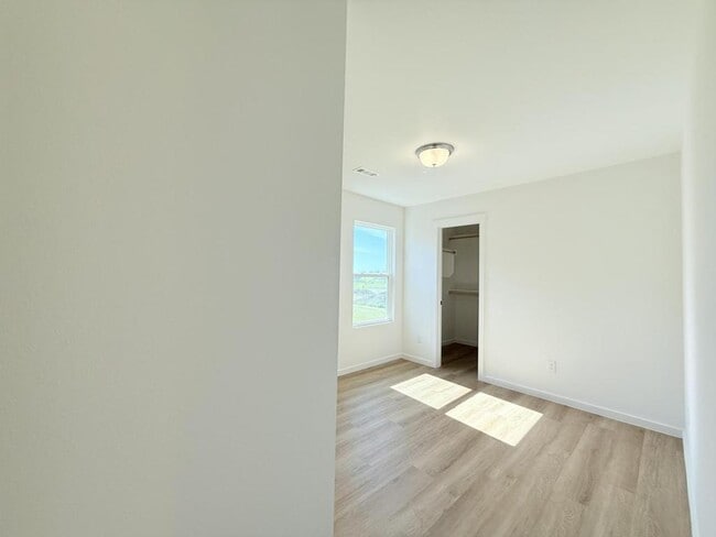 Building Photo - 208 Eagle Edge Dr