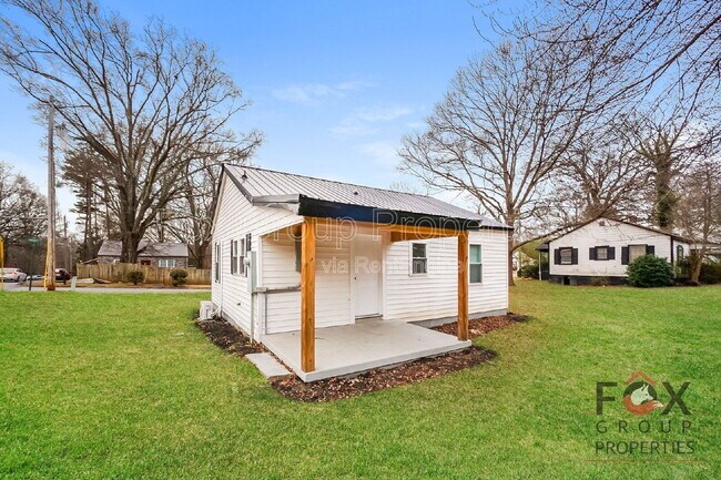 Building Photo - 502 Hickory Ave