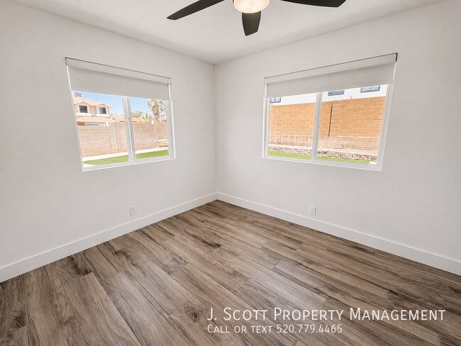 Building Photo - 6531 N 83rd Ln