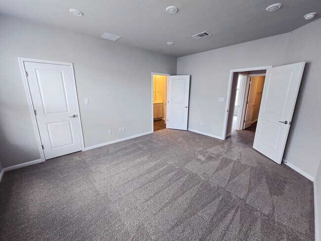 Building Photo - 1020 Vista View Dr