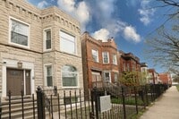 Building Photo - 3234 W Fulton Blvd