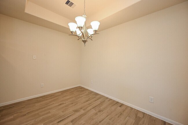 Building Photo - 8231 Hawthorn Vly Ln