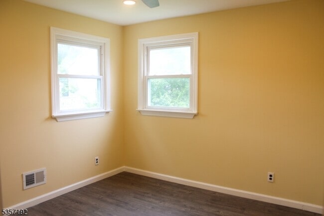 Building Photo - 137 Centerton Dr