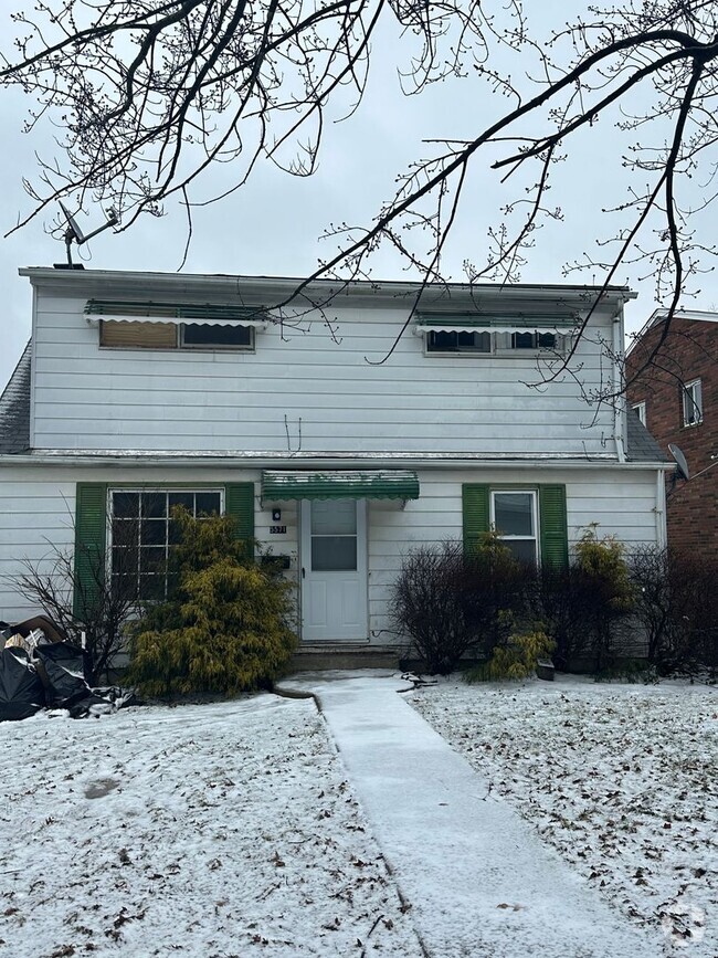 Building Photo - Remodeled 4bd Garfield Hts Section 8