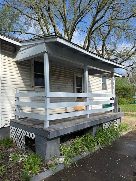 Building Photo - 347 N Stone St