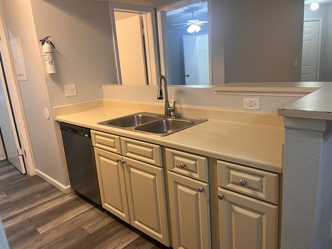 Building Photo - COMING SOON!!! 2 BED / 2 BATH CONDO (ACROSS FROM CELEBRATION - NEAR DISNEY)