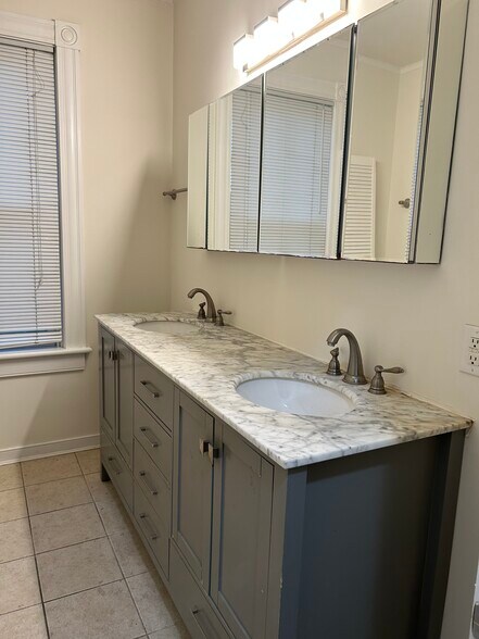 Upstairs bathroom - 703 W Leigh St
