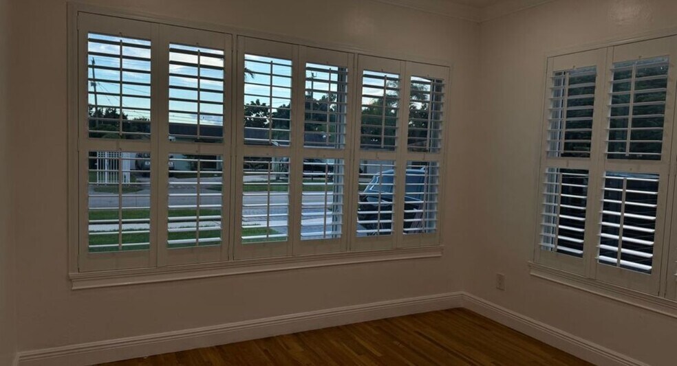 Building Photo - 9315 SW 44th St