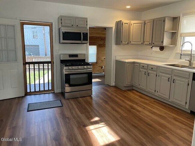 Building Photo - 110 Van Dam St