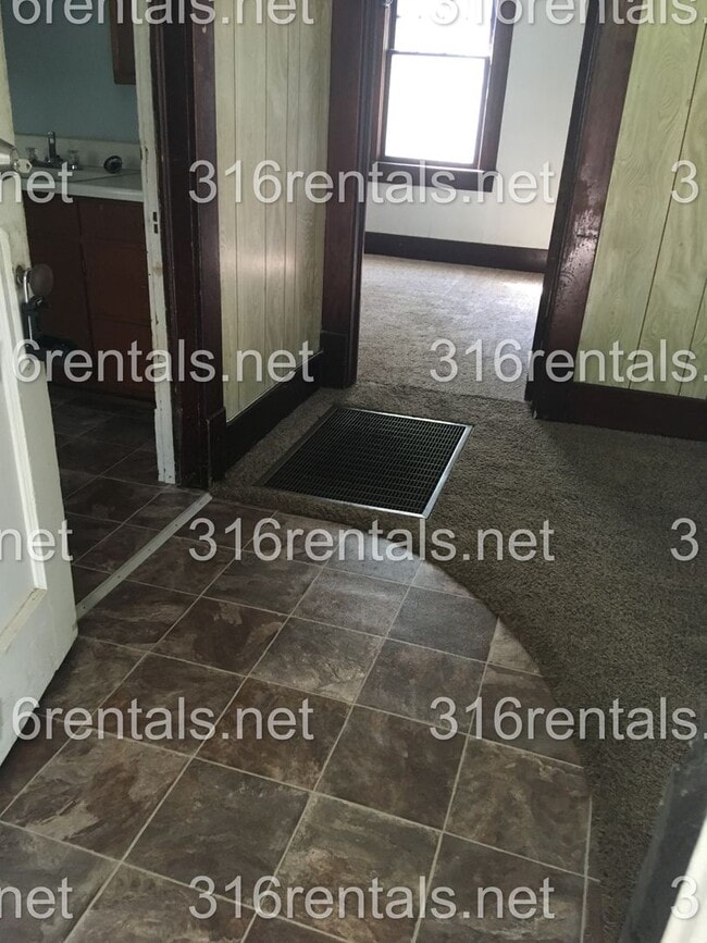 Building Photo - $799 - 2 bed 1 bath - Single Family