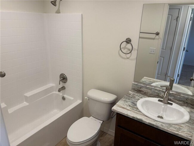 Building Photo - 981 Calumet Ave