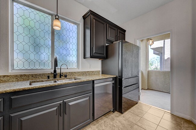Building Photo - Stylish Tri-Level Home/Tandem Garage in Henderson