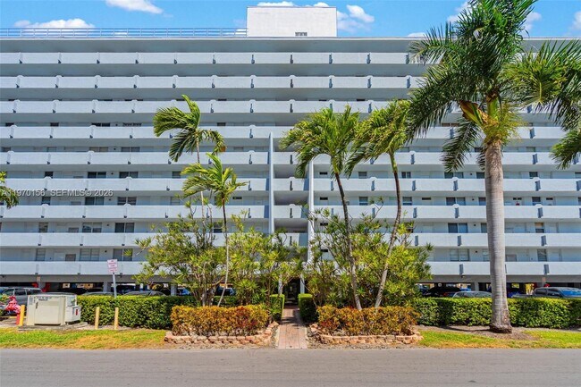 Building Photo - 3703 NE 166th St