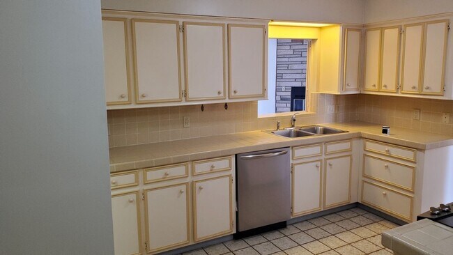 Kitchen - 500 Hi Cir W