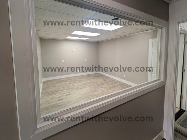 Building Photo - 302 N Meridian St