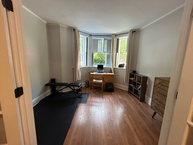 Building Photo - 1928 N Lincoln Ave