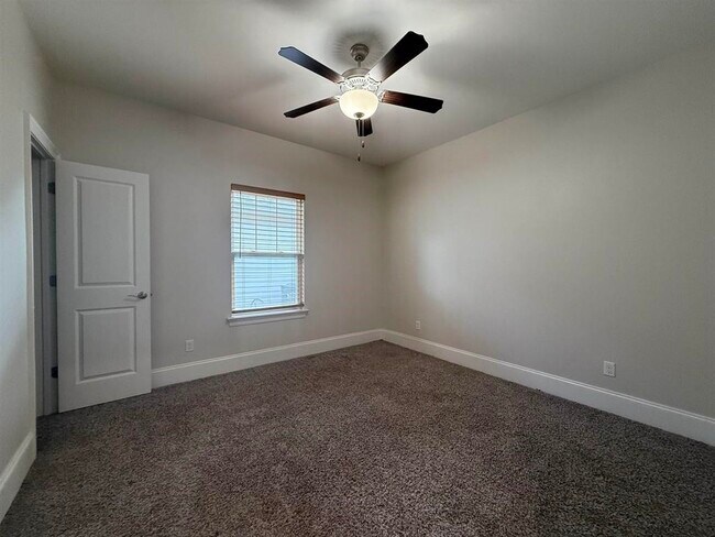 Building Photo - 855 Avery Park Dr