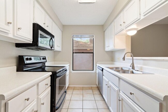 Building Photo - 10211 Missel Thrush Dr
