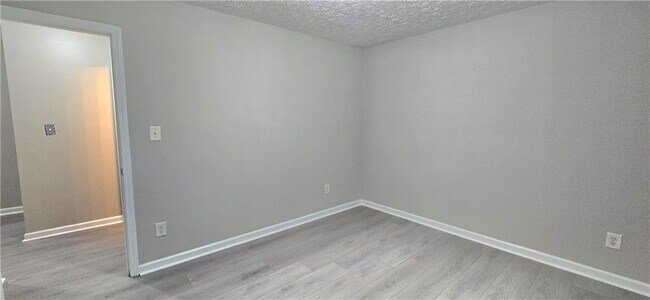 Building Photo - 610 James Ridge Dr