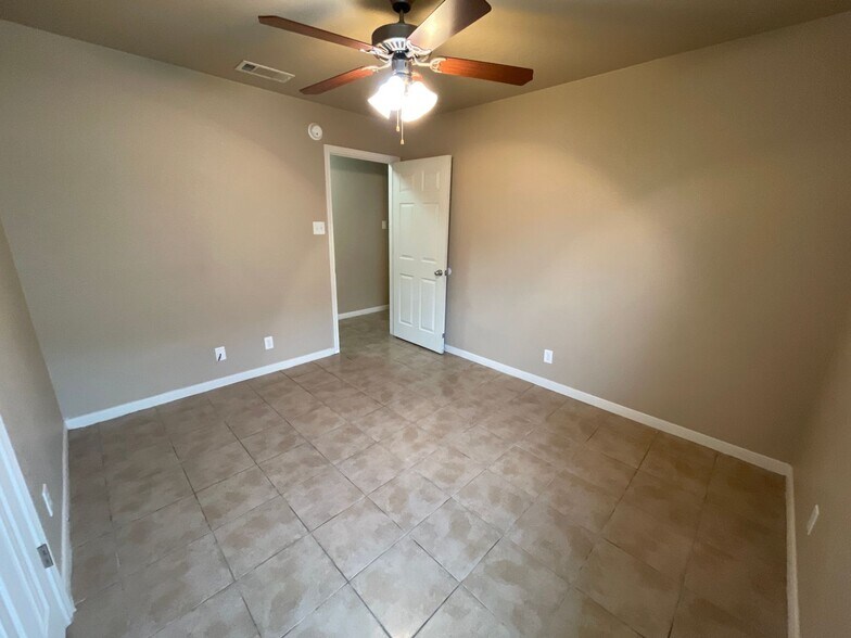 Building Photo - 1303 Powder River Dr