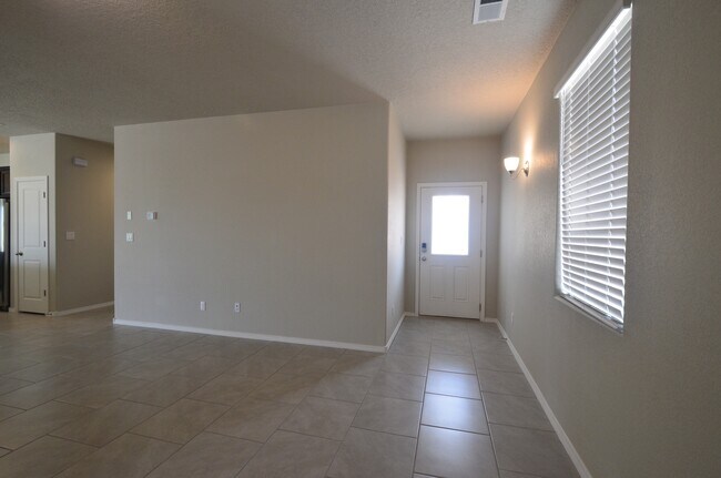 Building Photo - 1426 Valle Vista Rd NW