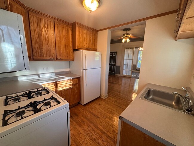 Building Photo - Beautiful Ground Level 1Bed/1Bath with outdoor space Close to Downtown Albany!
