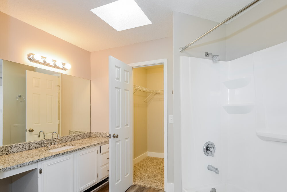 Building Photo - 12791 Serenade Cir N