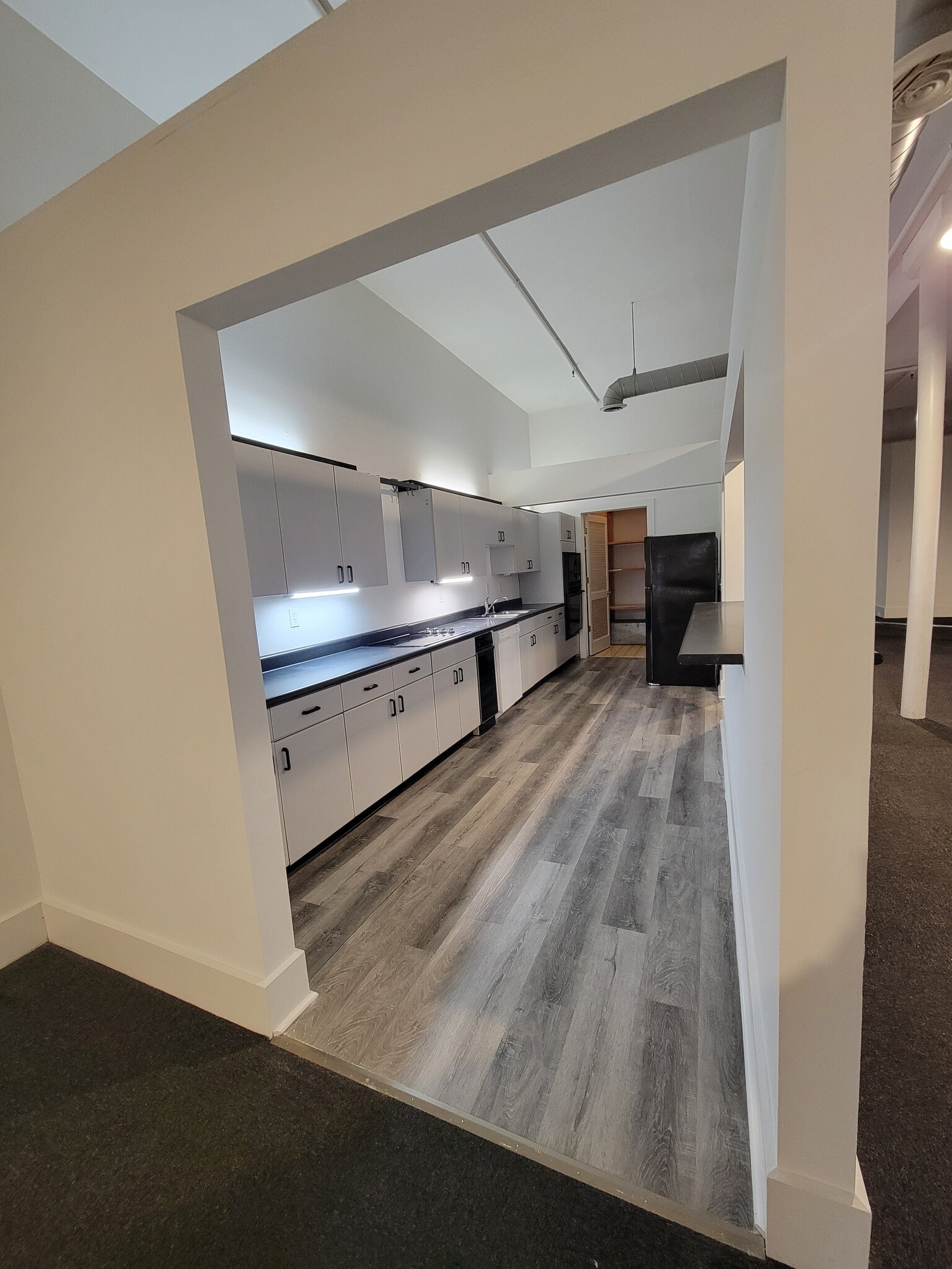 Building Photo - 122 N 3rd St