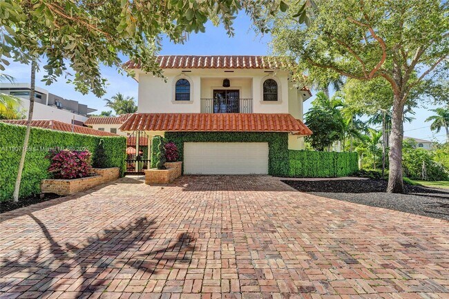 Building Photo - 2035 NE 31st Ave